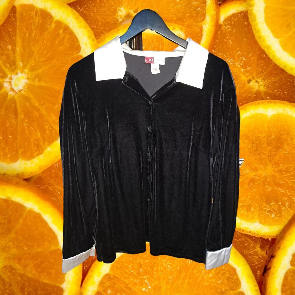 JM‎ Collection Black Velvet with White Collar and Cuffs Size Large